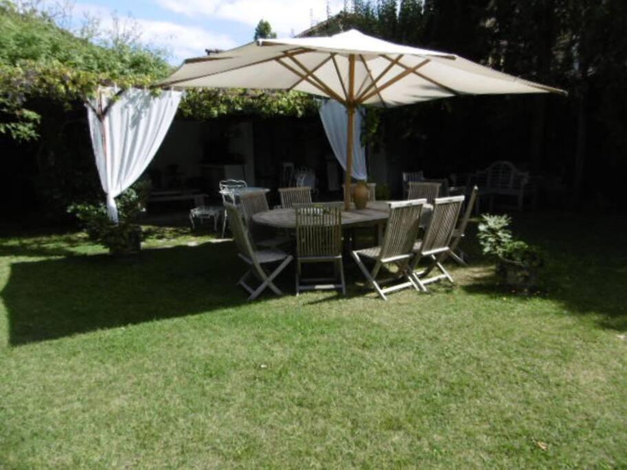 De Charme Piscine Partagee Propriete A 2 Pas Du Centre-ville De Hébergement de vacances *