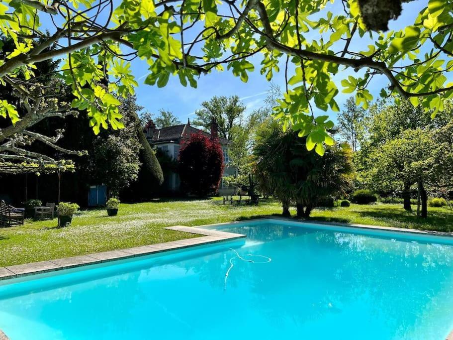 Hébergement de vacances De Charme Piscine Partagee Propriete A 2 Pas Du Centre-ville De
